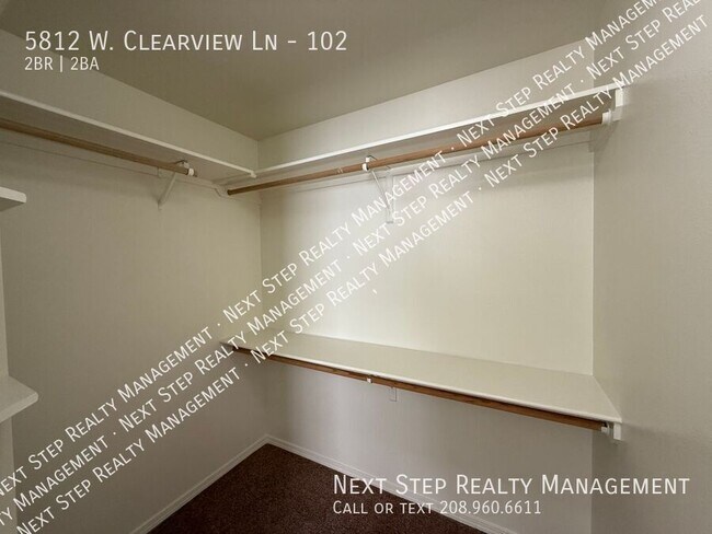 Building Photo - 5812 W Clearview Ln