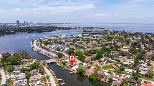 Building Photo - 3931 Pompano Dr SE