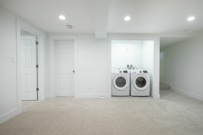Building Photo - 2527 NE 110th St