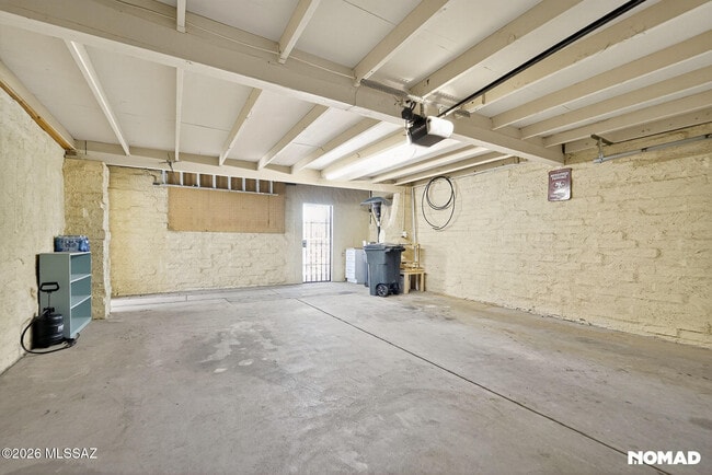 Building Photo - 768 W Calle Del Ensalmo
