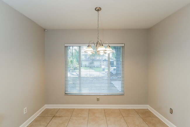 Building Photo - 1710 Spinning Wheel Dr