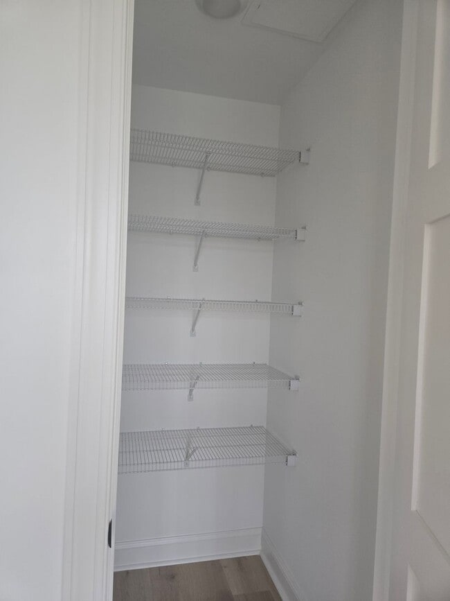 Building Photo - 5 bedroom, 5-1/2 bath Condo available for ...
