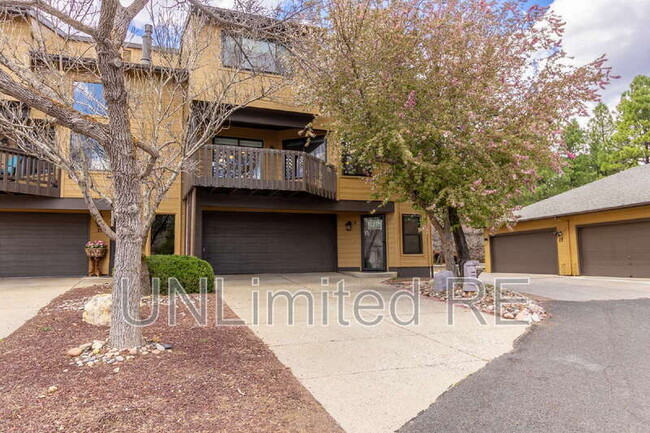 Building Photo - 5000 E Palomino Ln