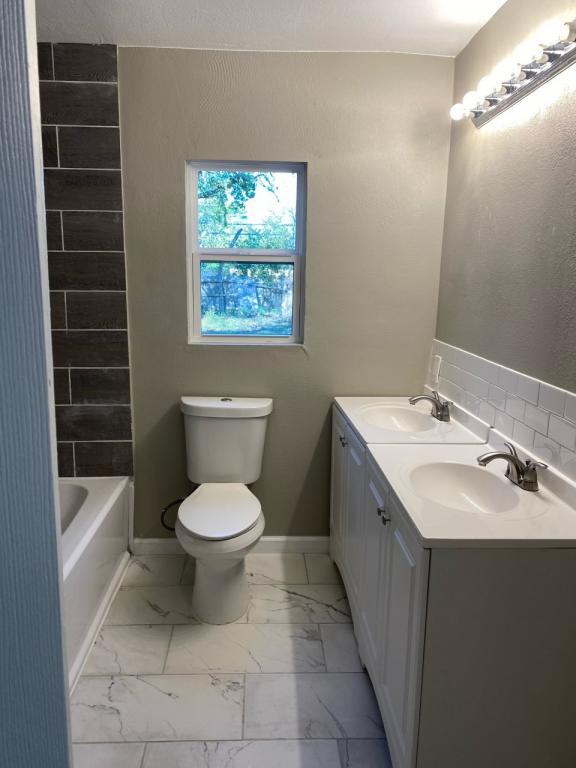 Building Photo - 1920 Daniel St