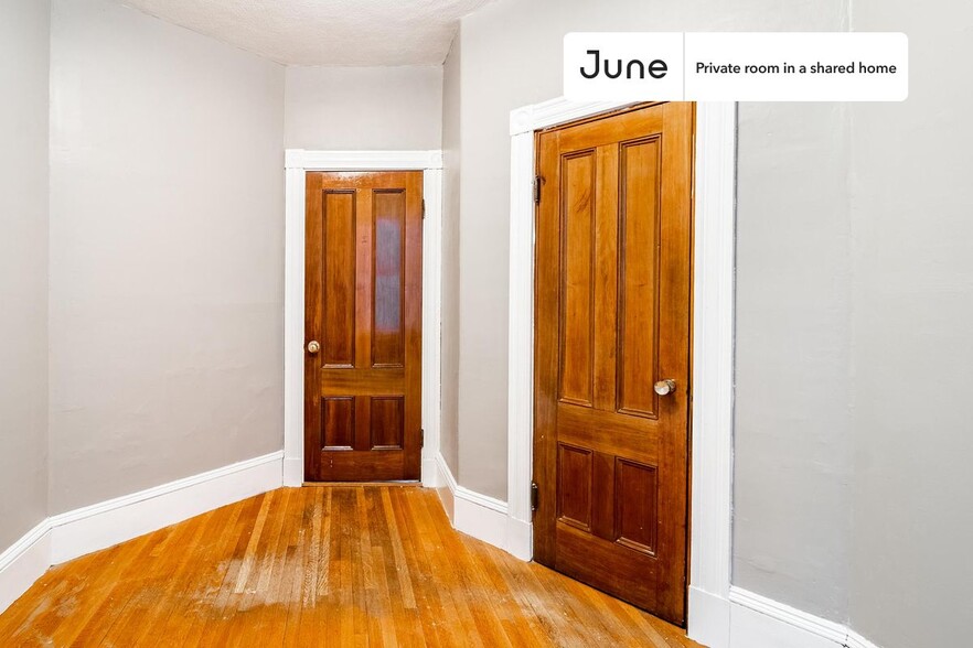 Building Photo - Private bedroom in 5 bed/1 bath Home