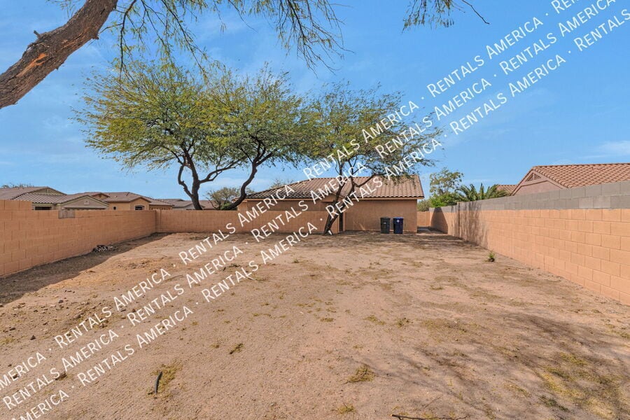 Building Photo - 6615 E Splendid Ln