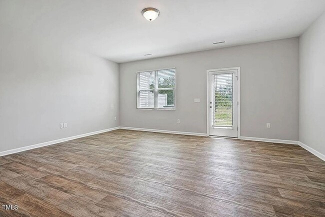 Building Photo - 3 Bedroom Townhome in Clayton