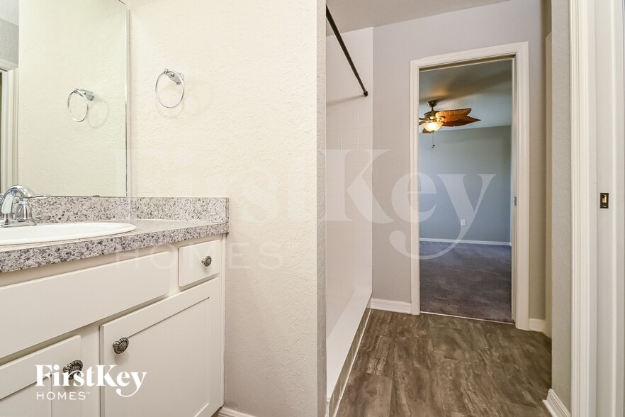 Building Photo - 901 Pearly Ridge Ln