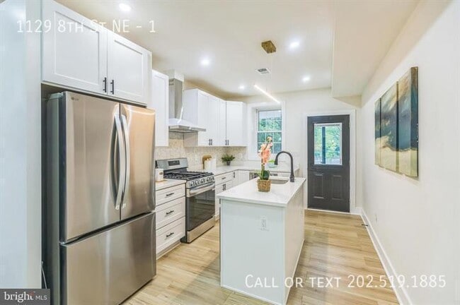 Building Photo - 1129 8th St NE