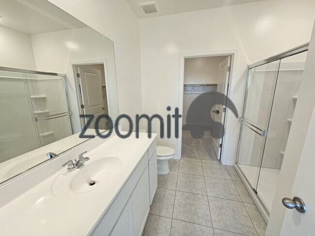 Building Photo - BEAUTIFUL HOME 4 BEDROOMS 3 BATHS!