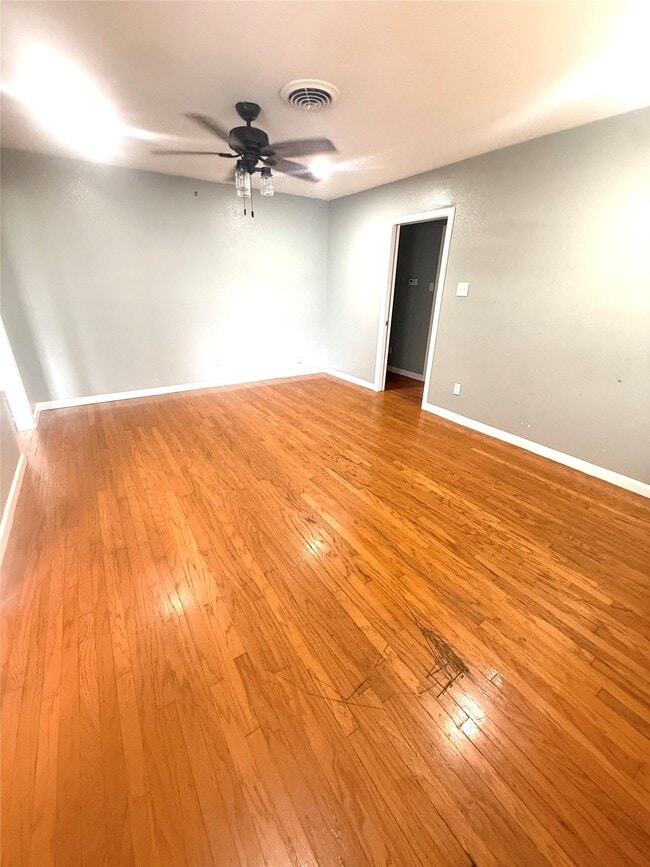 Building Photo - 12 Willow Ln