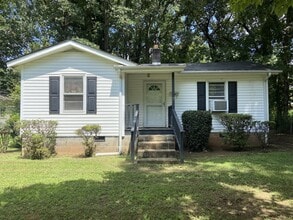 Building Photo - 2 Bedroom, 1 Bathroom House in High Point!