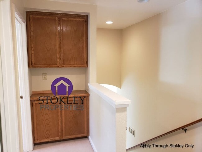 Building Photo - 517 Mesa Verde Pl