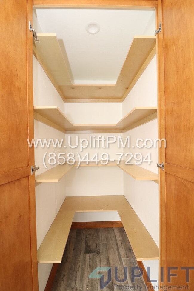 Building Photo - Spacious 3-Bed 2-Bath Home with Pool