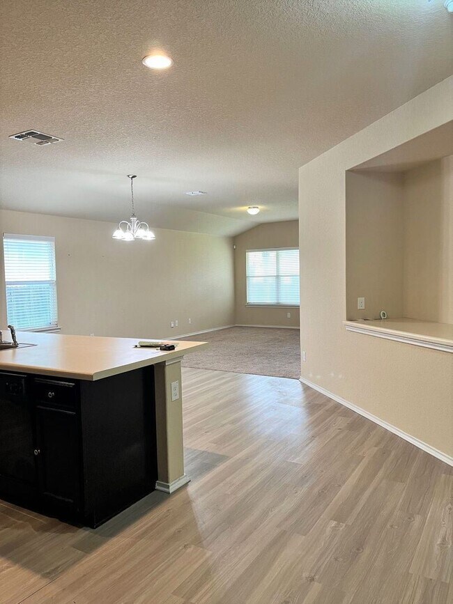 Building Photo - 4 br, 2 bath House - 3538 Robin Mdw