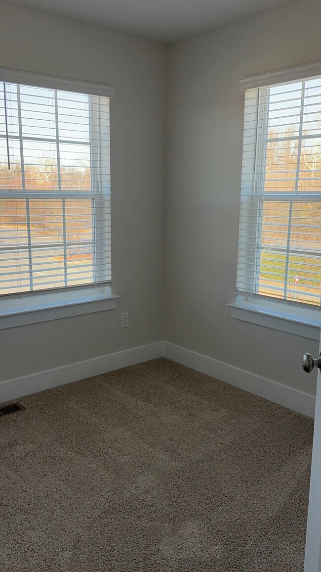 Building Photo - 1802 Blythe Way