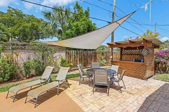 Building Photo - 513 Curlew Rd