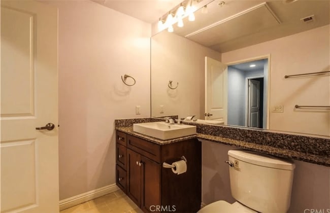 Building Photo - 2240