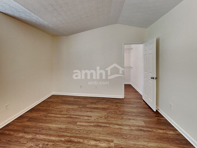 Building Photo - 908 Gardenia Curve