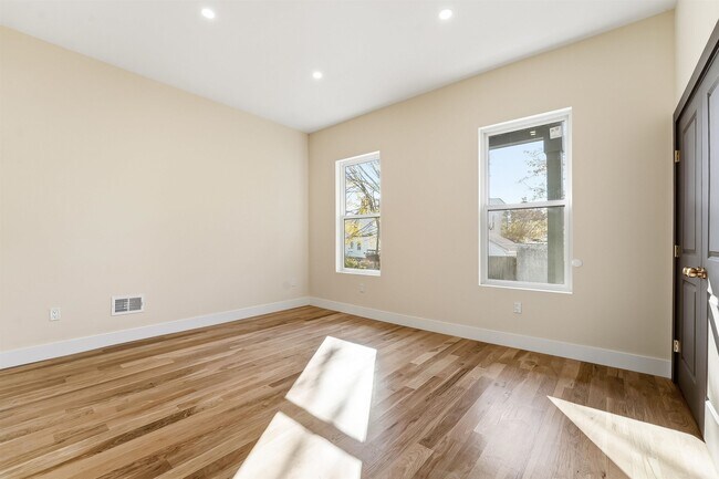 Building Photo - 25 Lembeck Ave