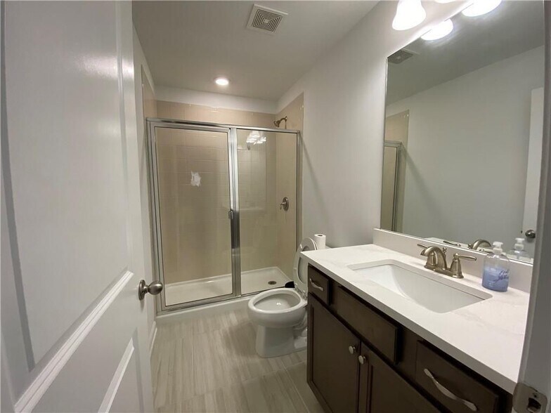 Building Photo - 5580 Bergeson Wy