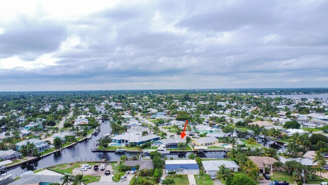 Building Photo - 1360 SW Albatross Way