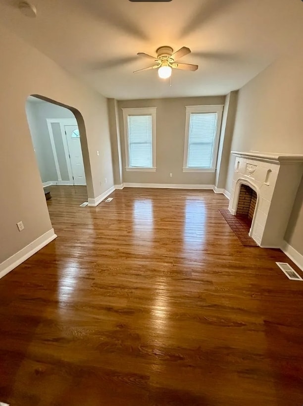 Building Photo - 4 Bedroom with 3 Bathrooms