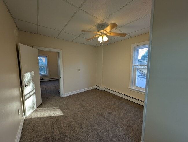 Building Photo - 2nd Floor 2 Bedroom Apartment