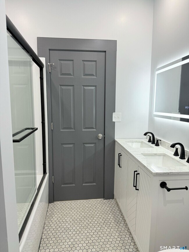 Building Photo - 134 Hubinger St