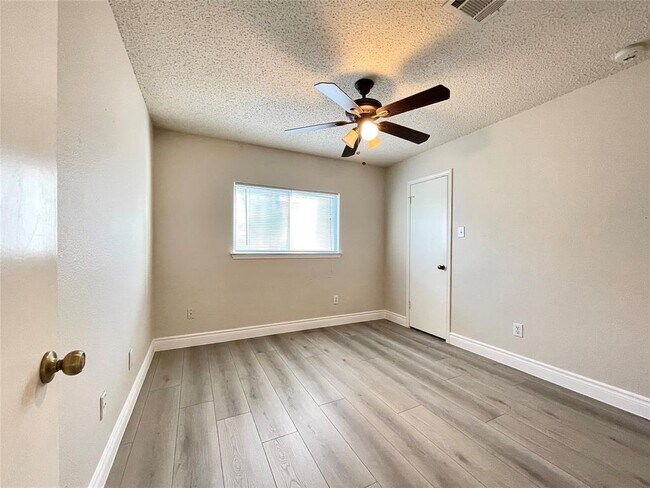 Building Photo - 2601 Byfield Dr