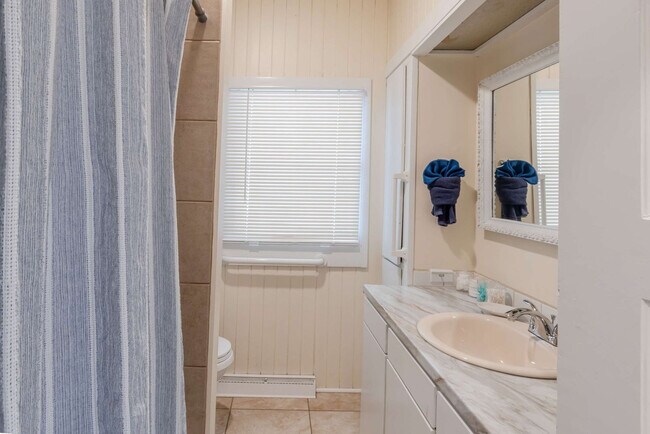 Building Photo - 640 S Columbia St