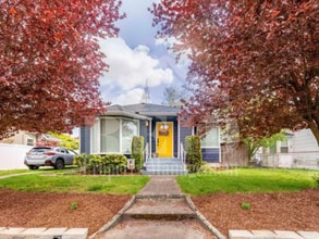 Building Photo - 3-Bedroom Bremerton Classic close to PSNS and Ferries