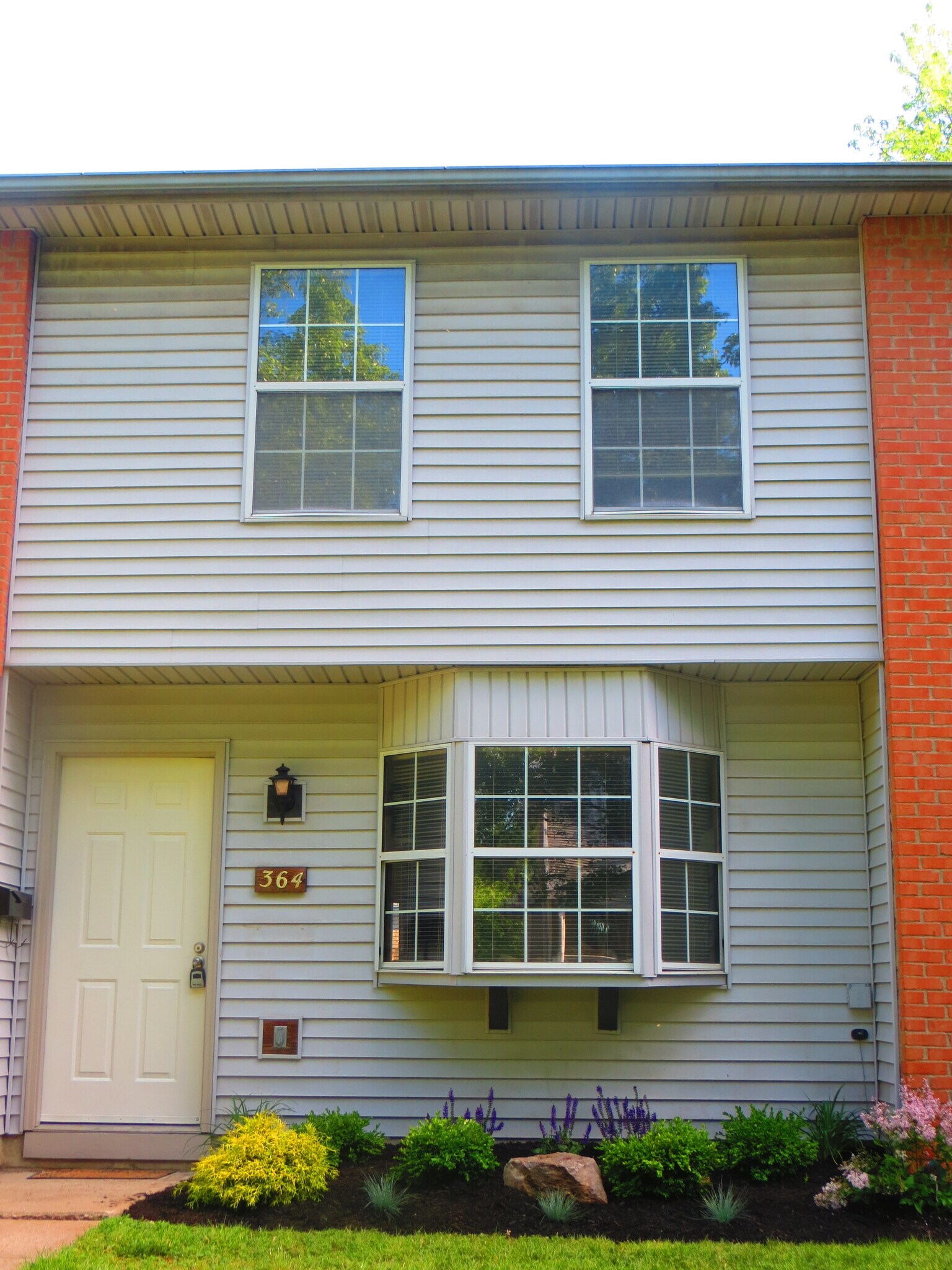 Building Photo - 364 E Mithoff St