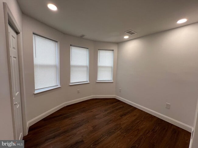 Building Photo - 2145 Elkins Ave