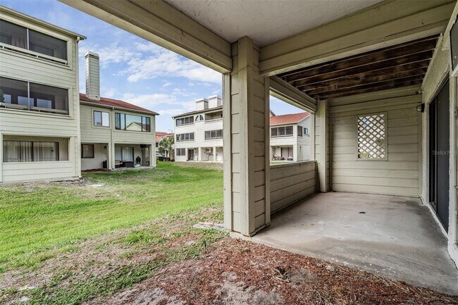 Building Photo - 637 Drake Ln N