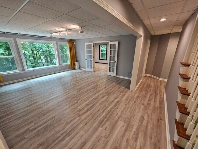 Building Photo - 430 Eastbourne Way