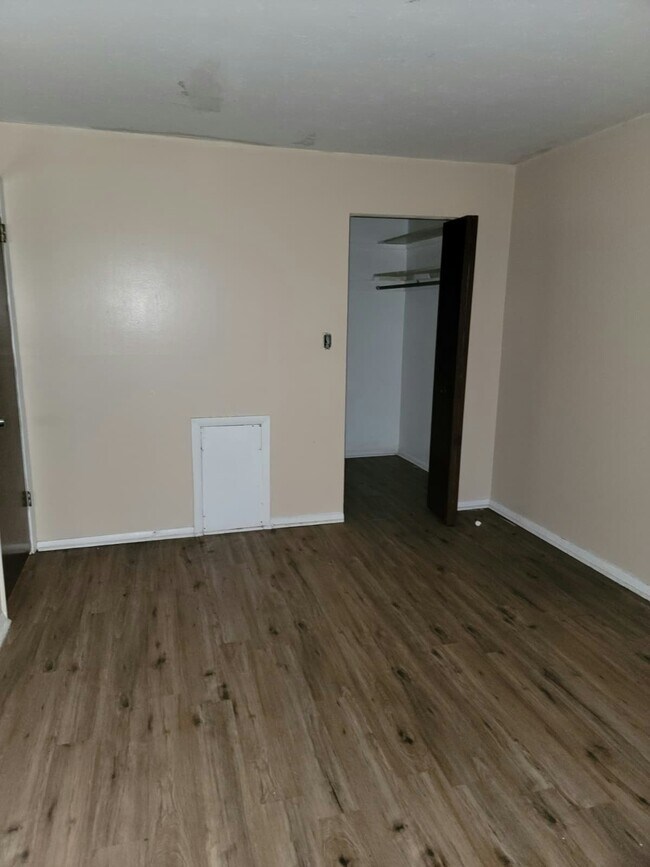 Building Photo - 14815 Euclid Ave