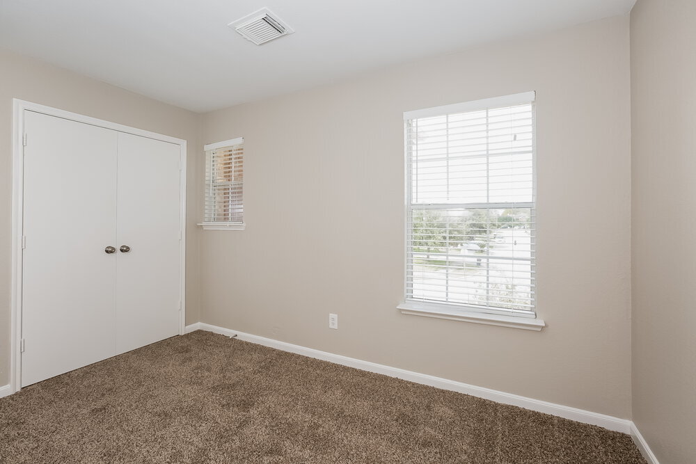 Building Photo - 8010 Suffield Glen Ln