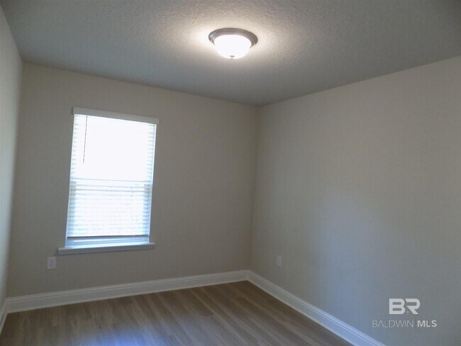 Building Photo - 6723 Spaniel Dr