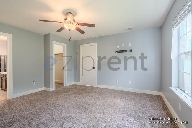 Building Photo - 11944 Chanteloup Dr