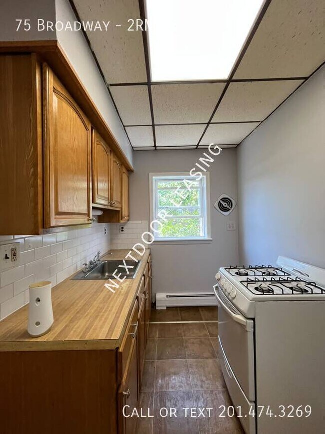 Building Photo - 75 Broadway-2RM