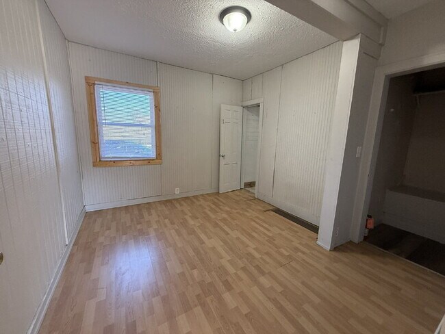 Building Photo - 821 Broadway