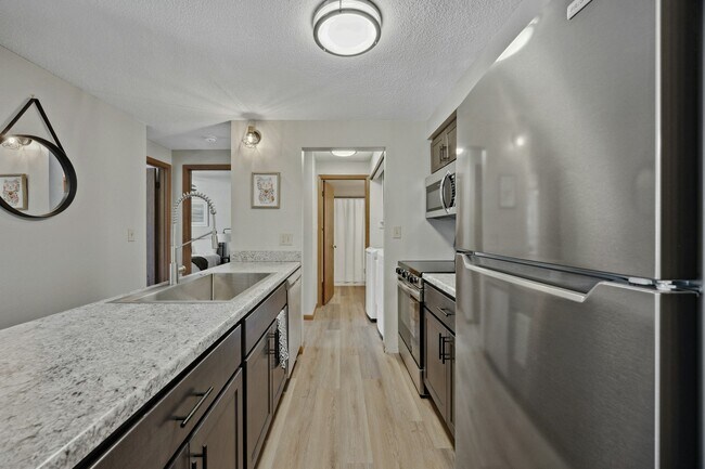 Building Photo - 902 Benton Dr