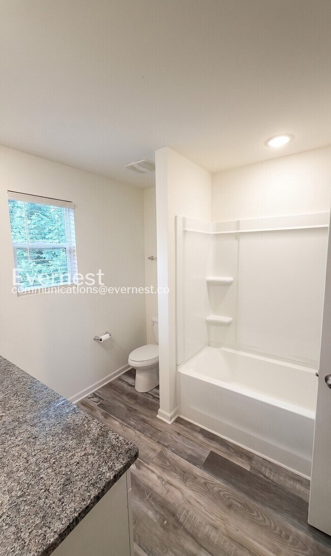 Building Photo - Limited Time Special Offer / 3 Bed/2.5 Bath Home with Garage / Pet-Friendly / Vouchers Accepted /...
