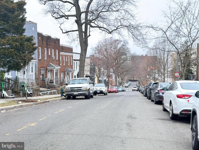 Building Photo - 1246 Queen St NE