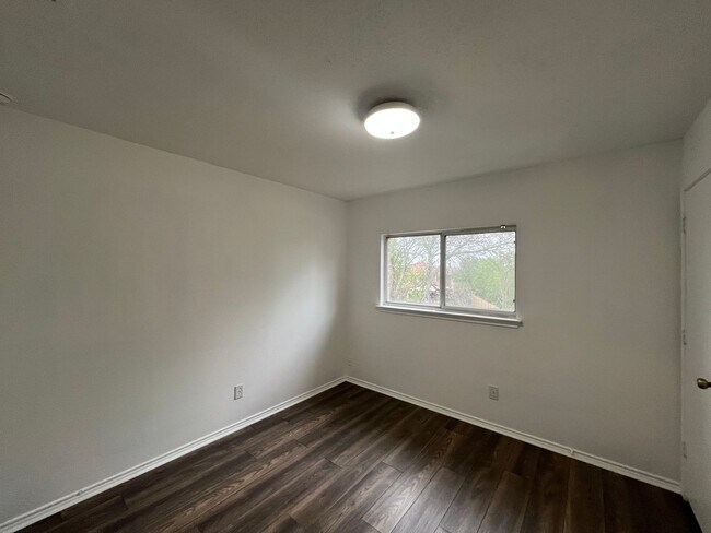 Building Photo - 8419 Manderly Pl