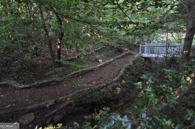 Building Photo - 2535 Melinda Dr NE