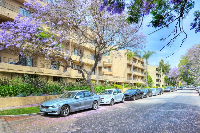 Building Photo - 1633 S Bentley Ave