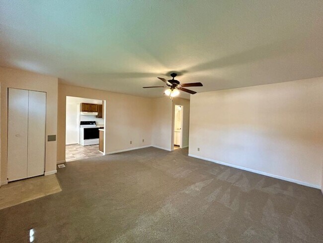 Building Photo - Charming 3-Bedroom Ranch on Quiet Cul-de-S...