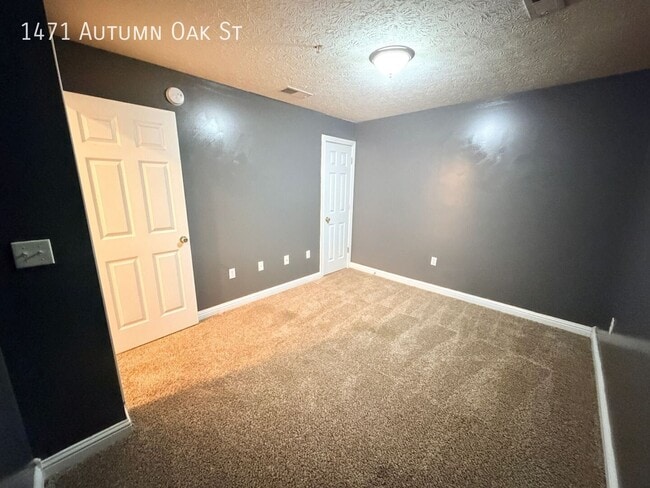 Building Photo - 1471 Autumn Oak St